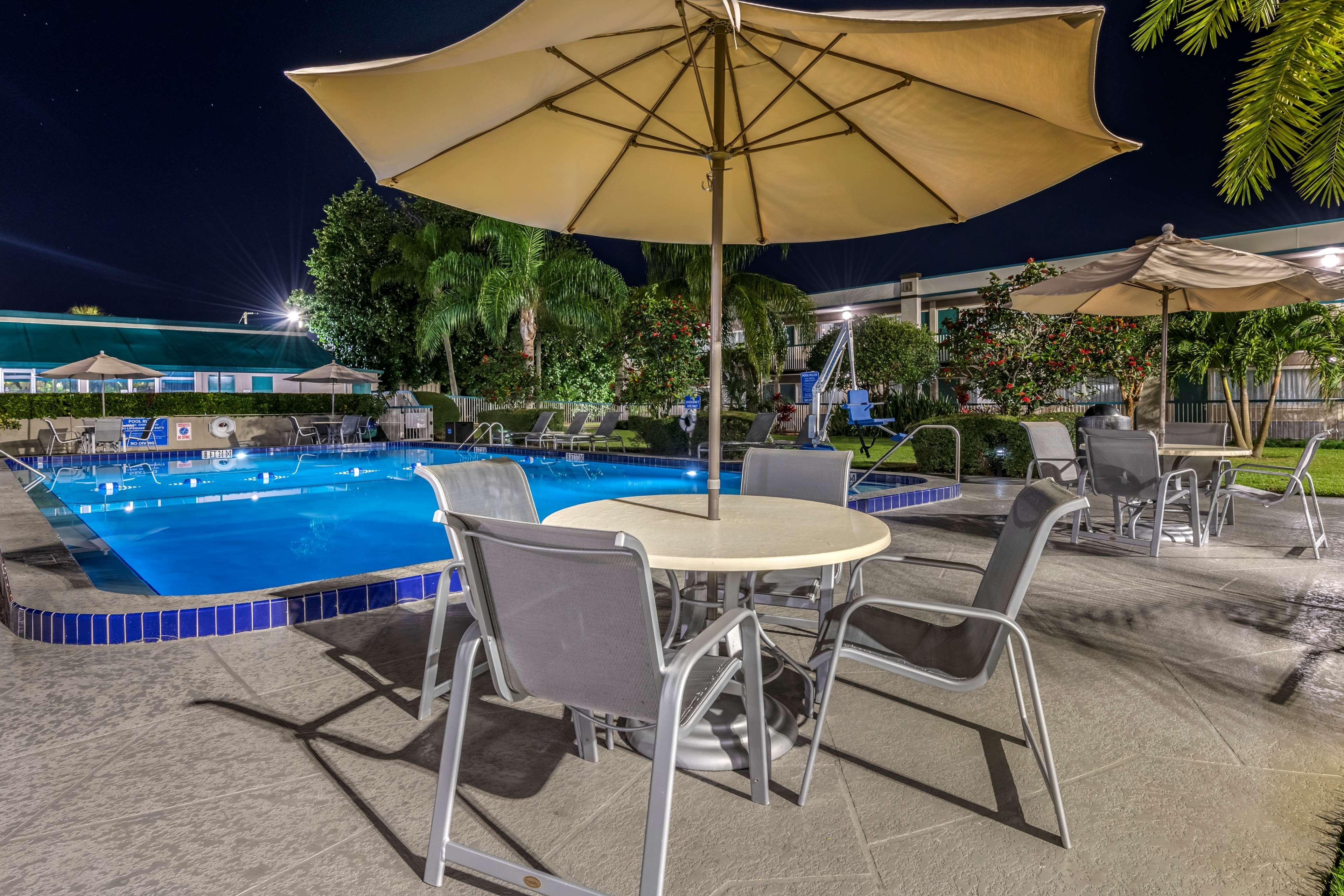 Best Western Downtown Стюарт Экстерьер фото